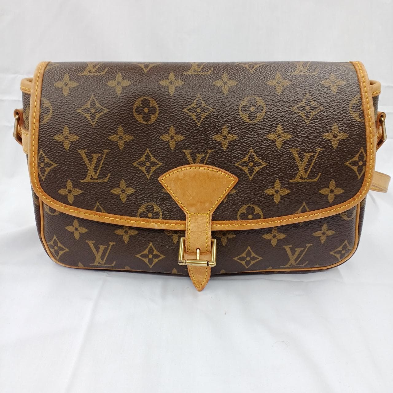 Monogram Salony M42250