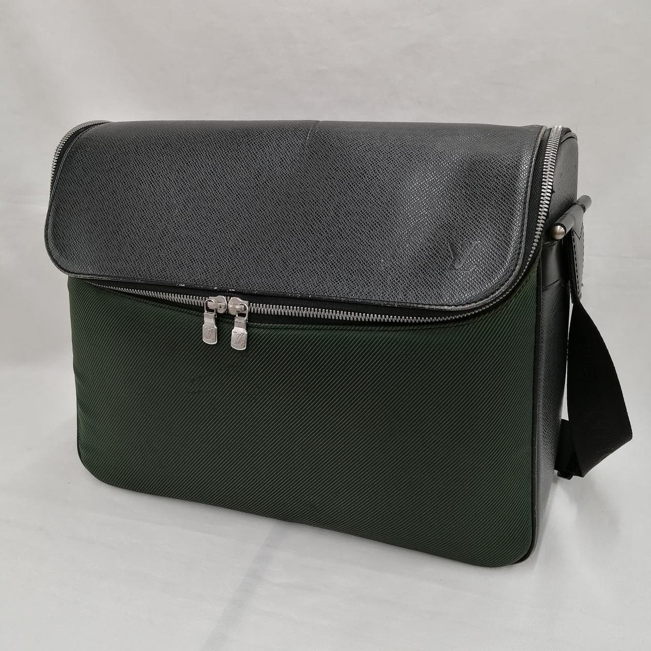 Taiga Taimeer Shoulder Bag M30862
