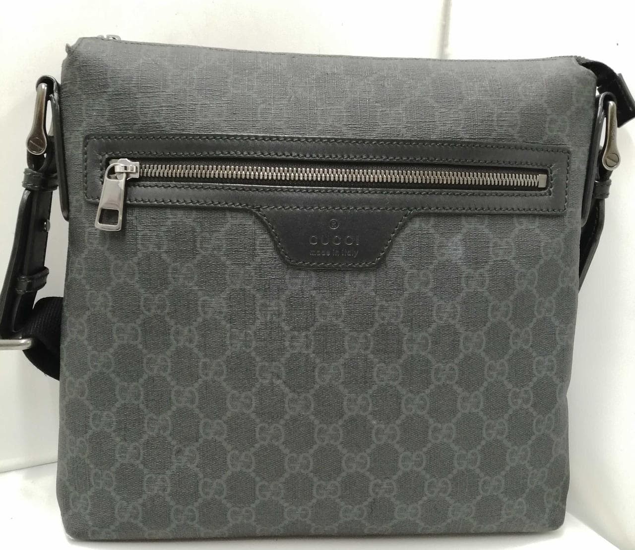 GG Supreme Messenger Bag 322279