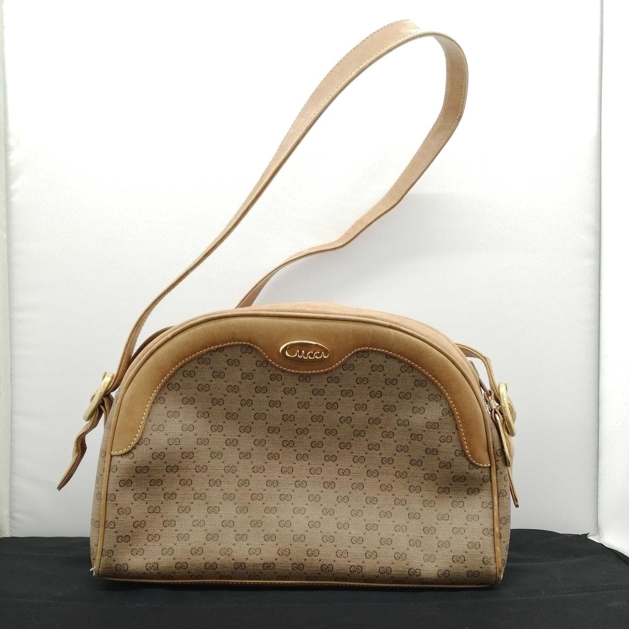 Shoulder Bag 001 256 1095