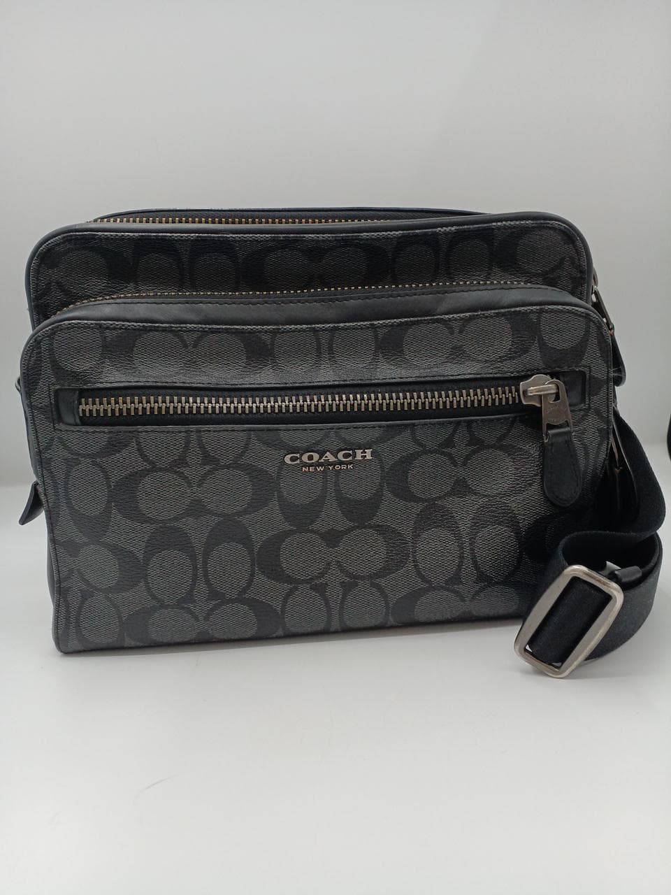 Signature Shoulder Bag L2080-91485