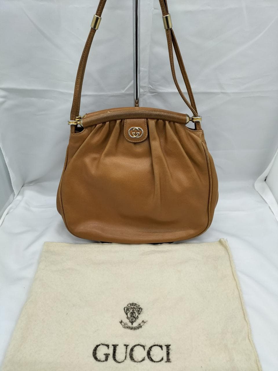 Leather shoulder bag