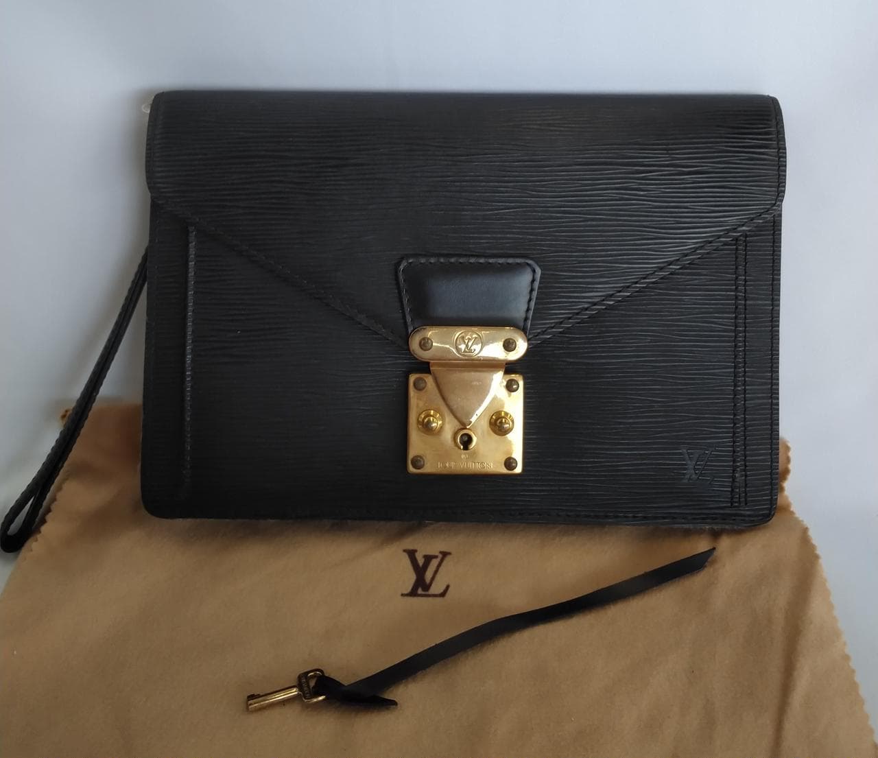 Epi Pochette Série Dragonne M52612