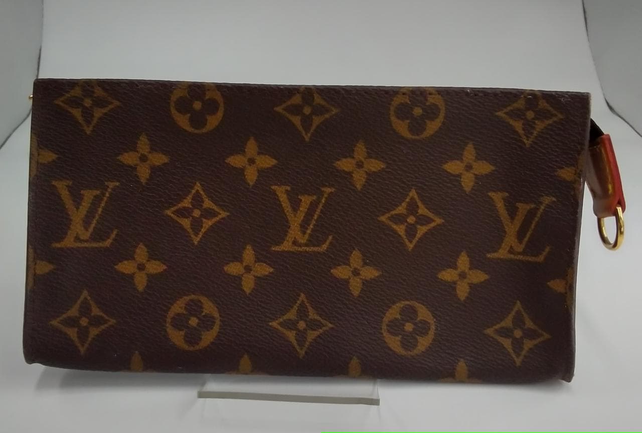 Pouch for bucket