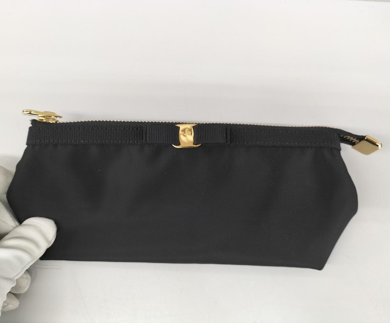 Velar Ribbon Pouch AU-22/0354