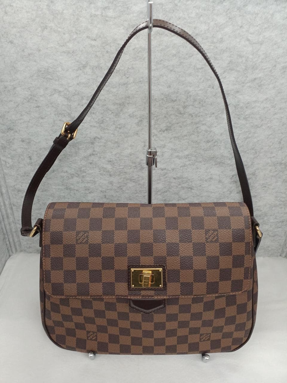 Buzzs Roseberry N41178